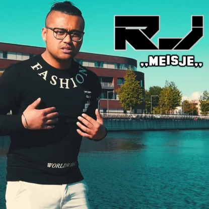 RJ Meisje 3000 x 3000 Pixels